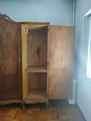Armario antiguo de madera