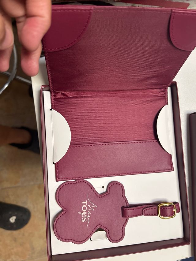 Set viaje Tous - portadocumentos y etiqueta