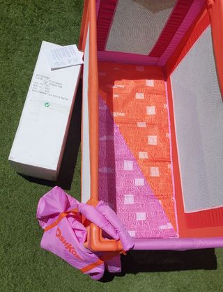 Cuna viaje OshKosh rosa-naranja.