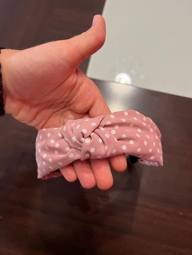 Diadema puntos rosa con un lazito