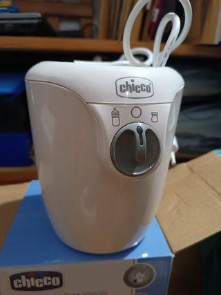 Calienta biberones Chicco.