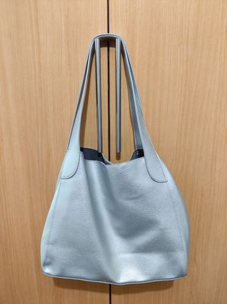Bolso de hombro plateado