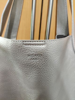 Bolso de hombro plateado