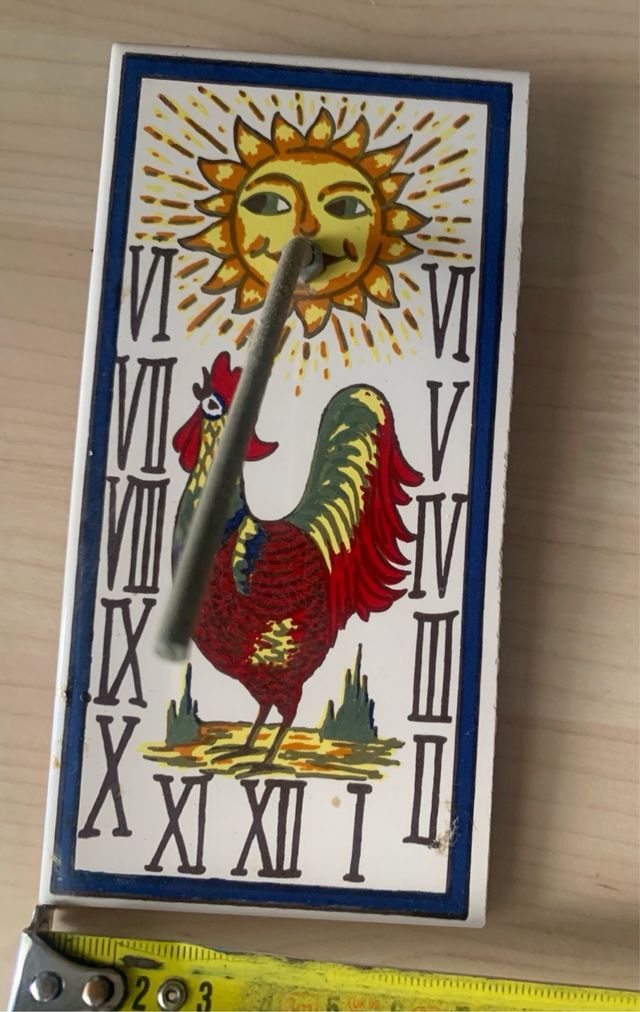 Reloj de sol azulejo vintage
