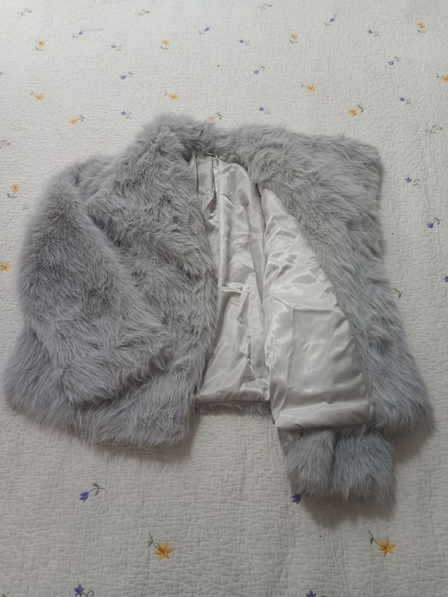 Abrigo pelo gris
