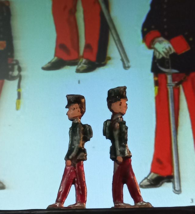 2 FUSILEROS SOLDADOS PLOMO años 40 S.XX ANTIGUEDAD