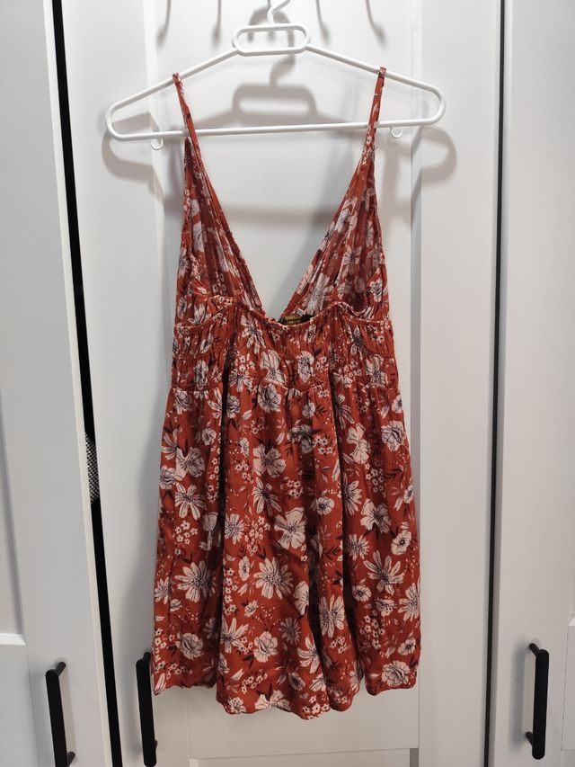 Mono Pull&Bear rojo floral