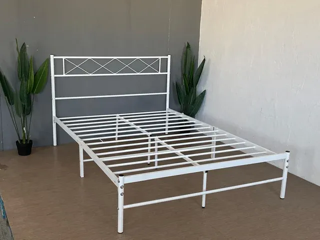 Cama individual metálica blanca