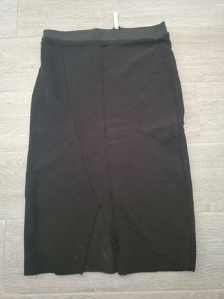 Falda midi negra ajustada