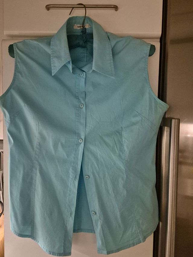 2 blusas sin manga, marca Yerse y Natural