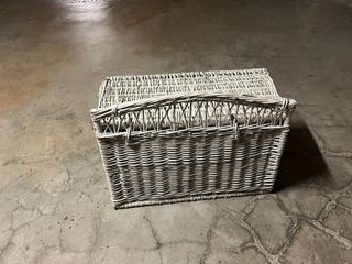 Baule vimini bianco intrecciato