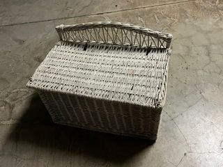 Baule vimini bianco intrecciato