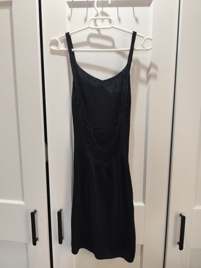 Vestido negro brillante