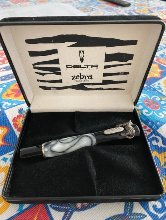 Delta Zebra - Caneta Esferográfica
