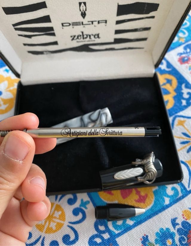 Delta Zebra - Caneta Esferográfica