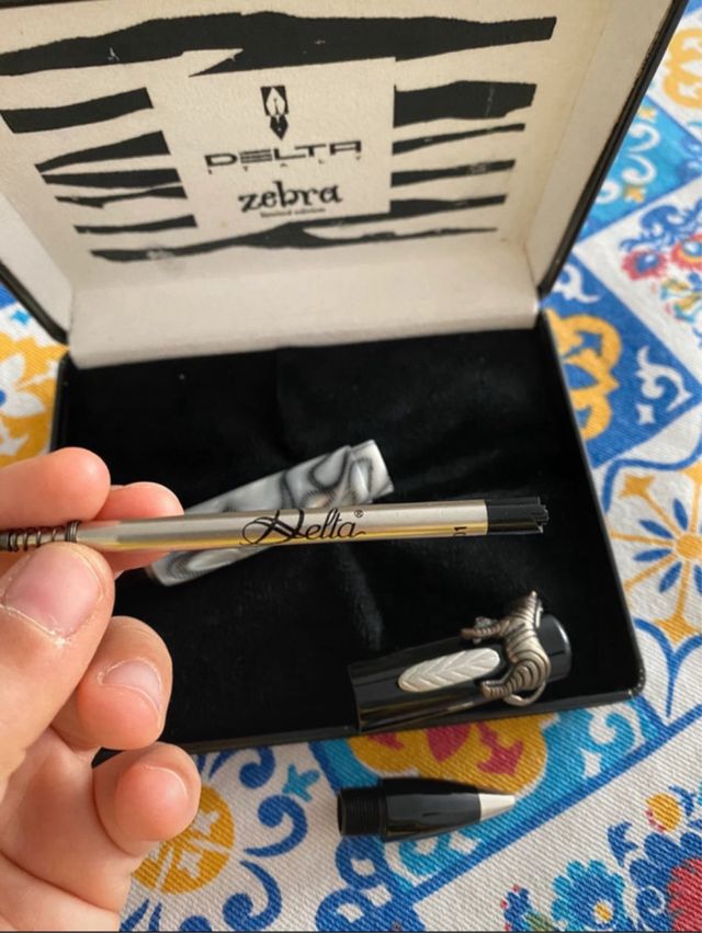 Delta Zebra - Caneta Esferográfica