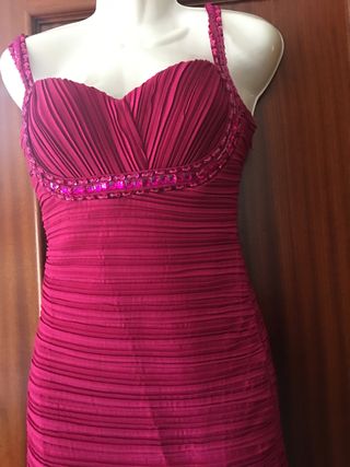 Vestido corto entallado de fiesta