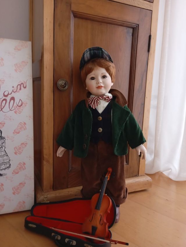 Muñeco porcelana violinista. Marca Zasan