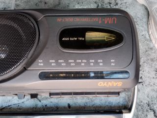 Radio SANYO UM-1: Portátil