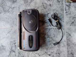 Radio SANYO UM-1: Portátil