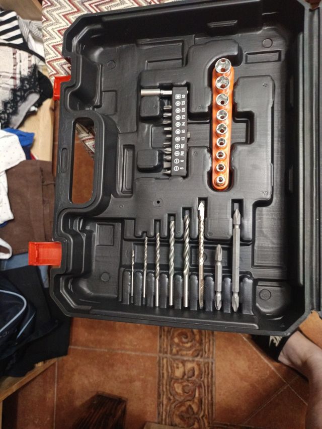 Atornillador 18w + 2 baterías y accesorios