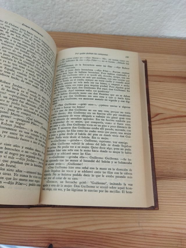 por_quien_doblan_las_campanas en mano