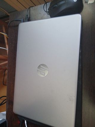 Portátil HP gris plata