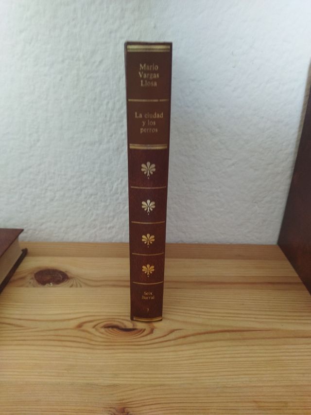 La Ciudad Y Los Perros.en mano
