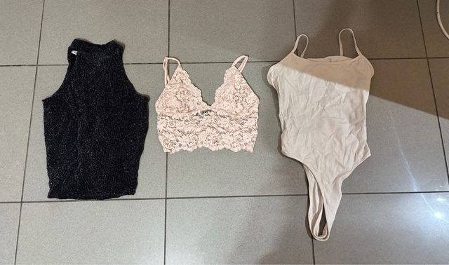 Tops de encaje y brillantes