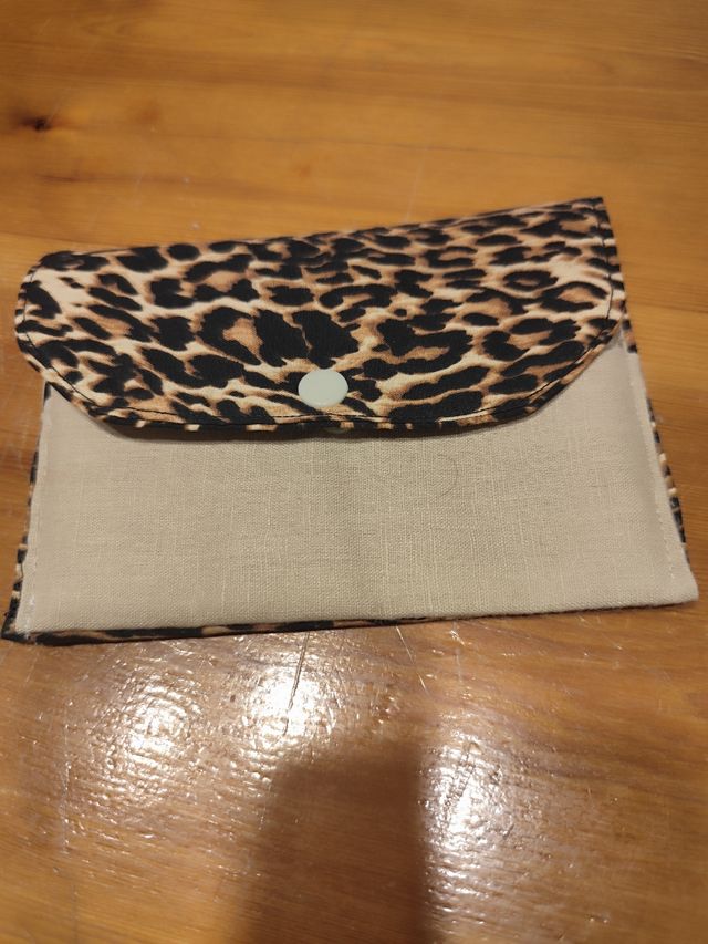 Billetera leopardo - marrón beige