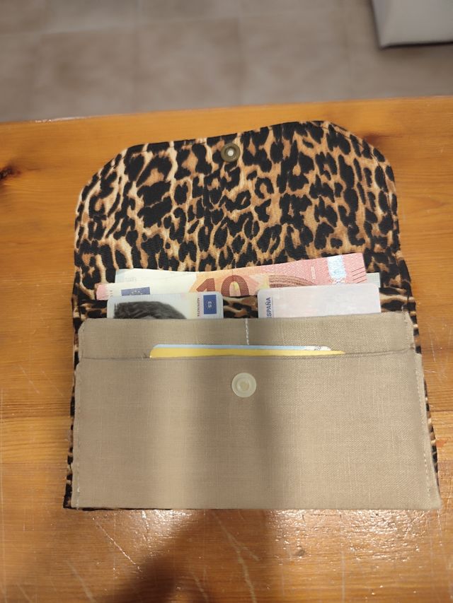 Billetera leopardo - marrón beige