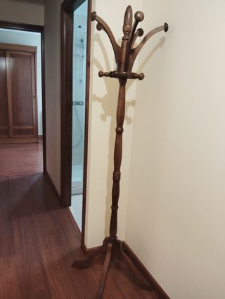 Perchero madera marrón