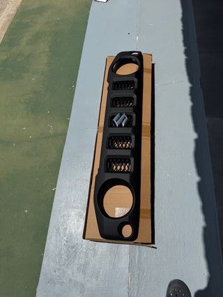 Parrilla frontal Suzuki Jimny