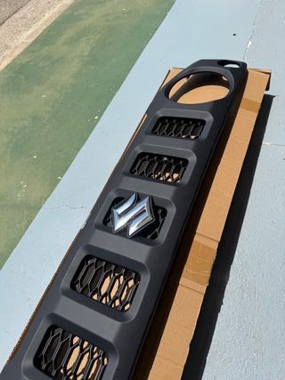 Parrilla frontal Suzuki Jimny
