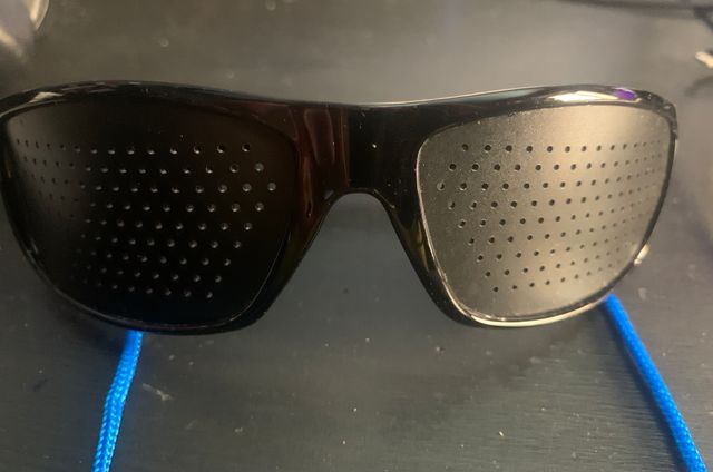 Occhiali Stenopeici Neri