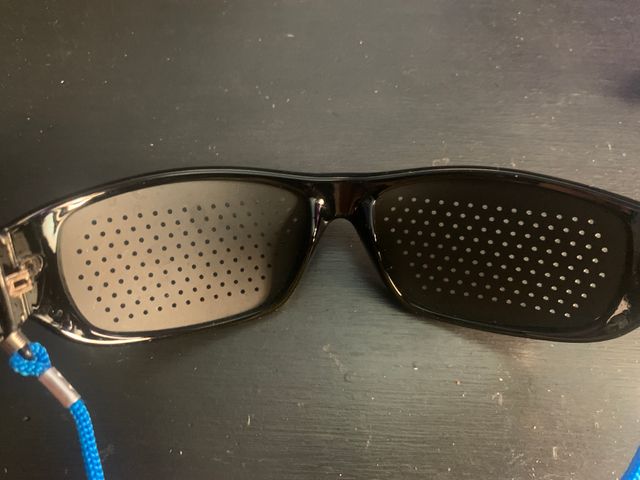 Occhiali Stenopeici Neri