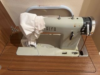 Máquina coser Alfa + mueble