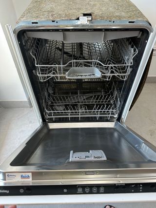 Lavavajillas integrable Balay. 60 cm. Tamaño XL.
