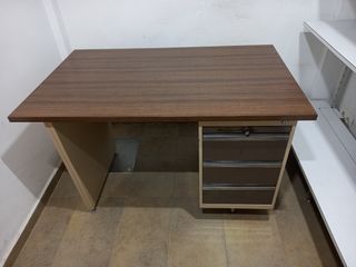 Mesa oficina - madera y metal