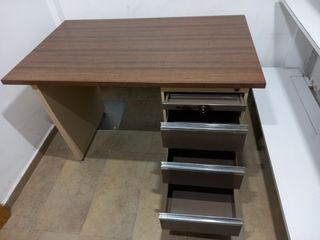 Mesa oficina - madera y metal