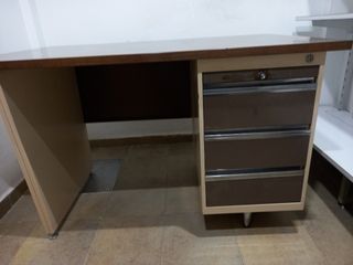 Mesa oficina - madera y metal