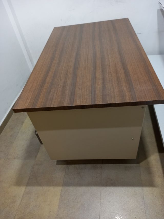 Mesa oficina - madera y metal