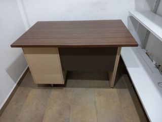 Mesa oficina - madera y metal