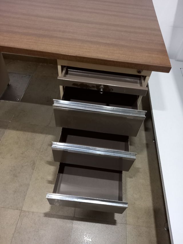 Mesa oficina - madera y metal