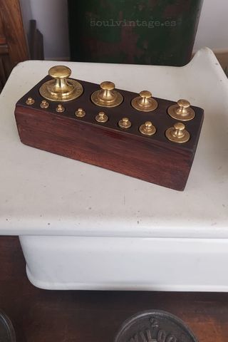 Antiguo juego de pesos.