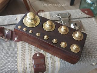 Antiguo juego de pesos.