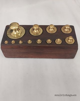 Antiguo juego de pesos.