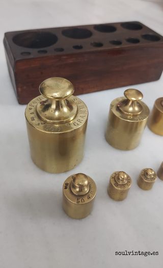 Antiguo juego de pesos.