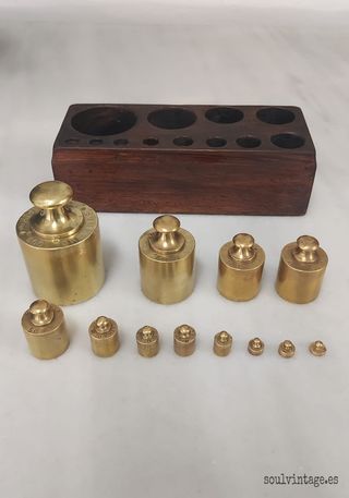 Antiguo juego de pesos.