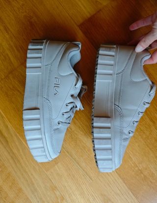 Zapatillas Fila Gris - Mujer